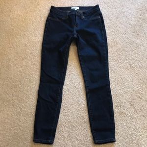 Womans dark wash skinny fit stretch jeans